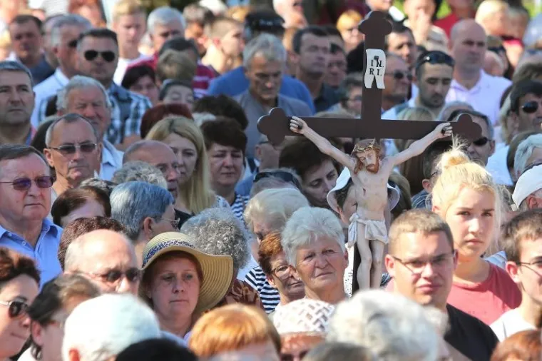 RIJEKE LJUDI NA MARIJANSKIM SVETI&Scaron;TIMA: Pogledajte kako su građani obilježili blagdan Velike Gospe