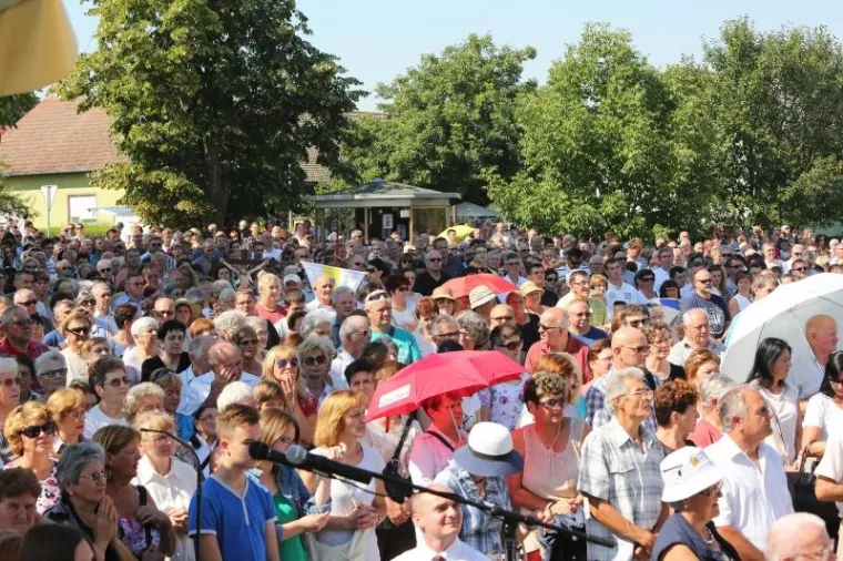 RIJEKE LJUDI NA MARIJANSKIM SVETI&Scaron;TIMA: Pogledajte kako su građani obilježili blagdan Velike Gospe