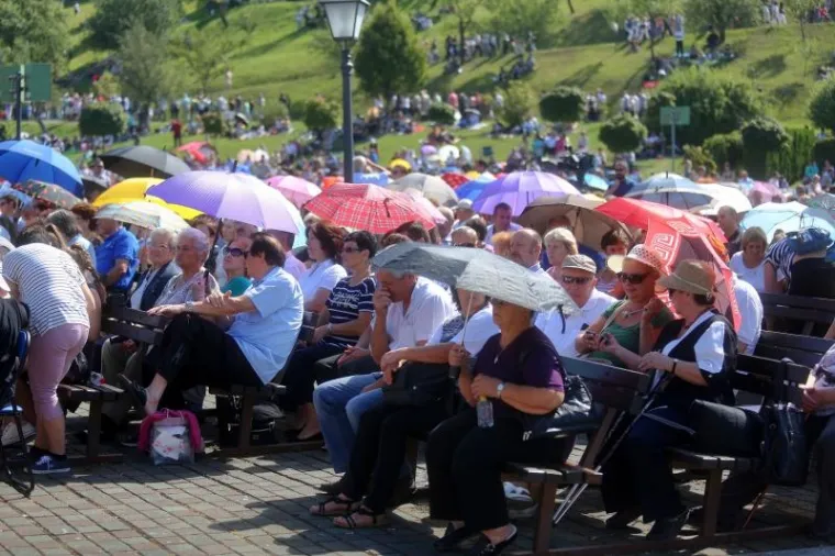 RIJEKE LJUDI NA MARIJANSKIM SVETI&Scaron;TIMA: Pogledajte kako su građani obilježili blagdan Velike Gospe