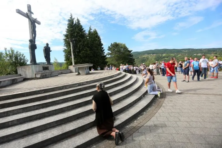 RIJEKE LJUDI NA MARIJANSKIM SVETI&Scaron;TIMA: Pogledajte kako su građani obilježili blagdan Velike Gospe