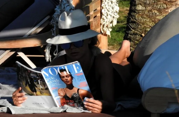 OPA! Nakon zagonetnog poziva, Maja &Scaron;uput se ustala i pokazala za&scaron;to se pola plaže u Dubrovniku nonstop okreće za njom