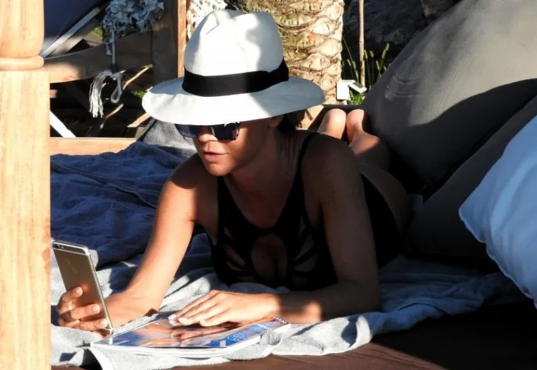 Maja &Scaron;uput je predah od nastupa  u Dubrovniku potražila na plaži.