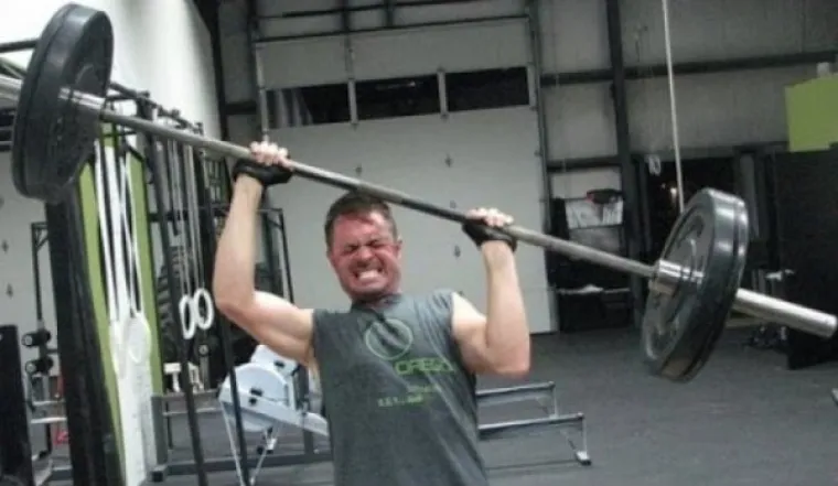 BILDERI ILI SAMOUBOJICE? Neki ljudi kao da se trude slomiti kralježnicu