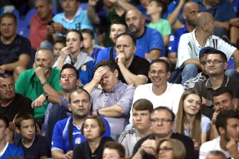 TRIBINE SU SE TRESLE: Ovako je to izgledalo u utorak navečer na Maksimiru