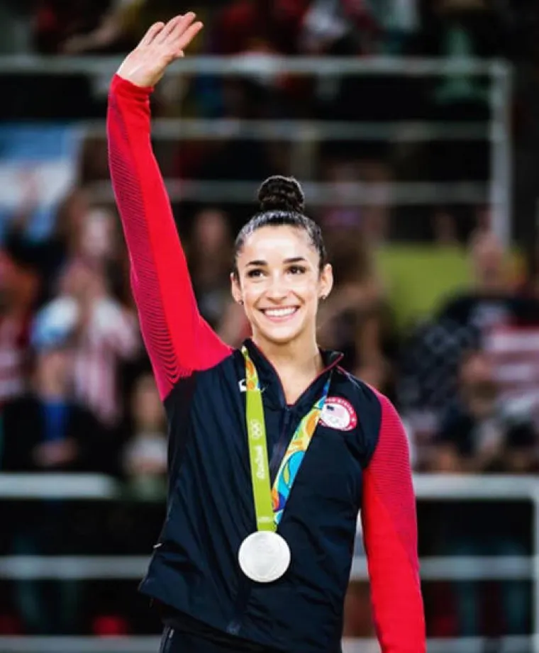 Aly Raisman je američka gimnastičarka i osvajačica nekoliko olimpijskih medalja, a osim njezinih nastupa, svijet obožava i njezin Instagram profil. Zašto je to tako, svakako provjerite u galeriji u kojoj smo okupili neke od slika s njezinog profila.