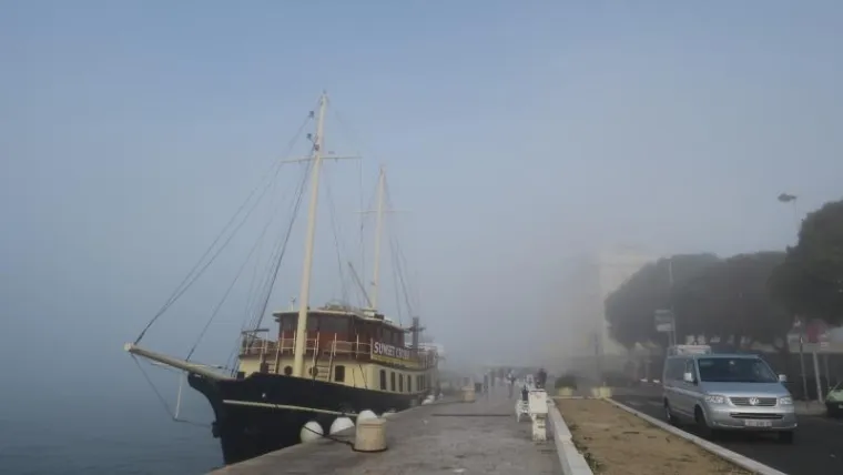 SPLIT SE PROBUDIO PREKRIVEN MAGLOM: Neobična pojava za sredinu kolovoza iznenadila i građane i turiste