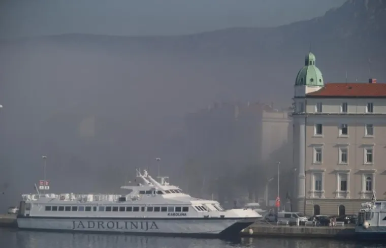 SPLIT SE PROBUDIO PREKRIVEN MAGLOM: Neobična pojava za sredinu kolovoza iznenadila i građane i turiste
