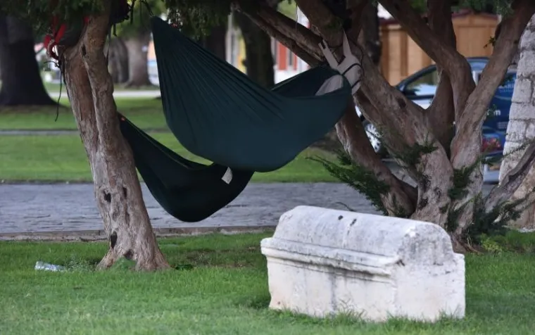 GENIJALNO! Dvoje domišljatih turista našlo besplatan, a udoban smještaj u samom centru Šibenika