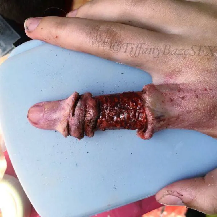 BOLESNO! Cura radi tako savr&scaron;ene i uvjerljive maske da će vam se zgaditi život!