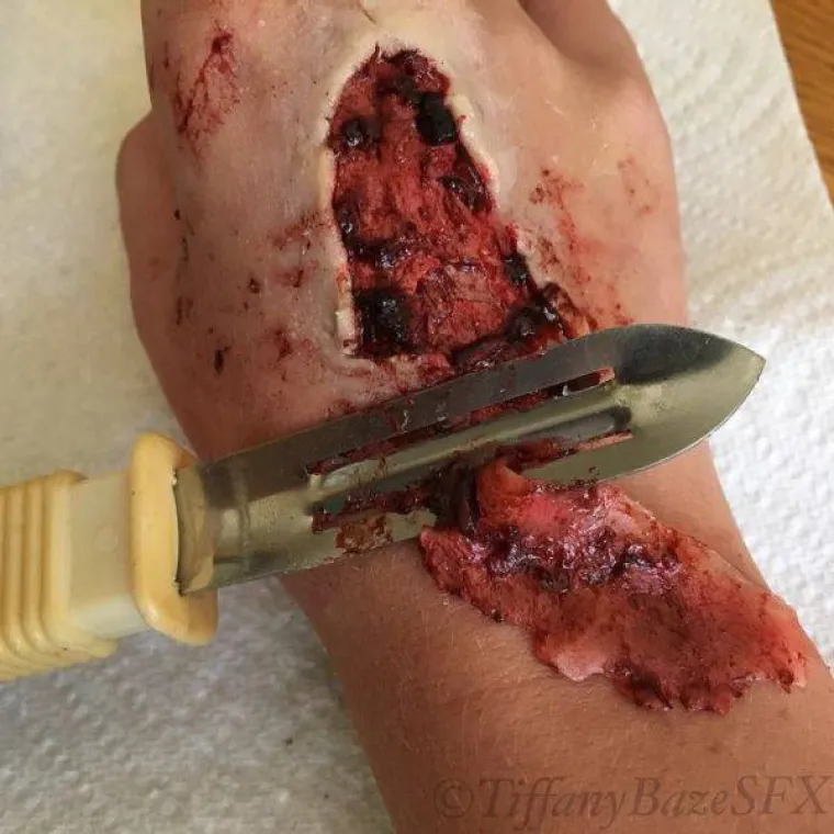 BOLESNO! Cura radi tako savr&scaron;ene i uvjerljive maske da će vam se zgaditi život!