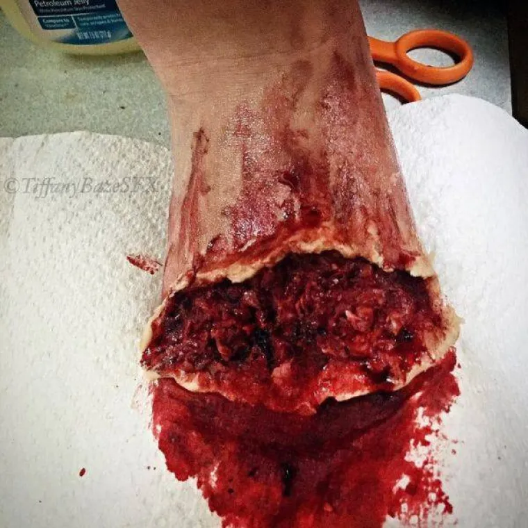 BOLESNO! Cura radi tako savr&scaron;ene i uvjerljive maske da će vam se zgaditi život!