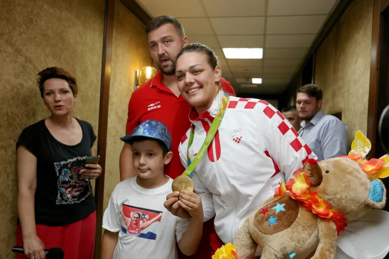 Naši olimpijci stigli u Hrvatsku: doček jedriličara i Sandre Perković na Plesu