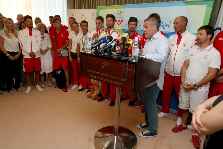 Na&scaron;i olimpijci stigli u Hrvatsku: doček jedriličara i Sandre Perković na Plesu