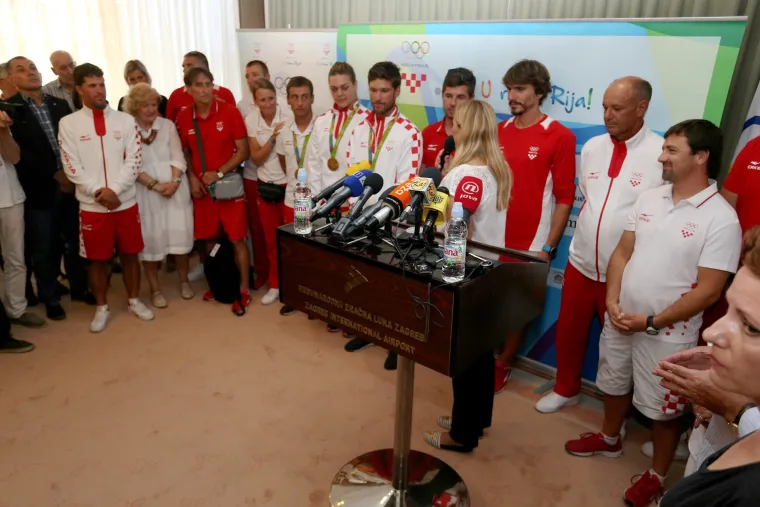 Na&scaron;i olimpijci stigli u Hrvatsku: doček jedriličara i Sandre Perković na Plesu