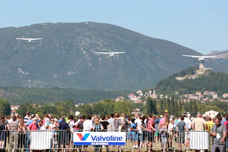 Letački spektakl na nebu: brojni posjetitelji uživali u Air Showu u Sinju