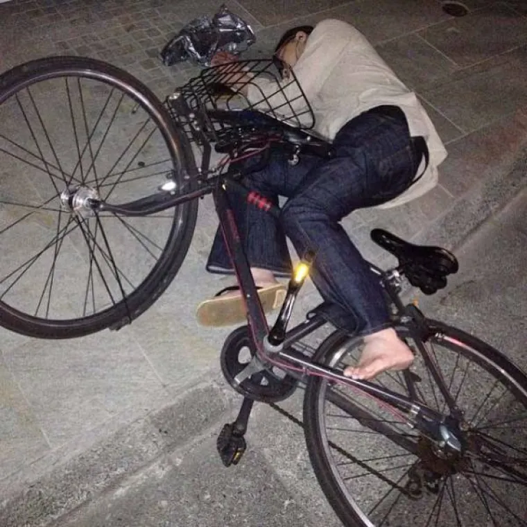 ALKOHOL POTPUNO POKOSIO JAPANCE: Izgleda da se ba&scaron; ne znaju nositi s njim