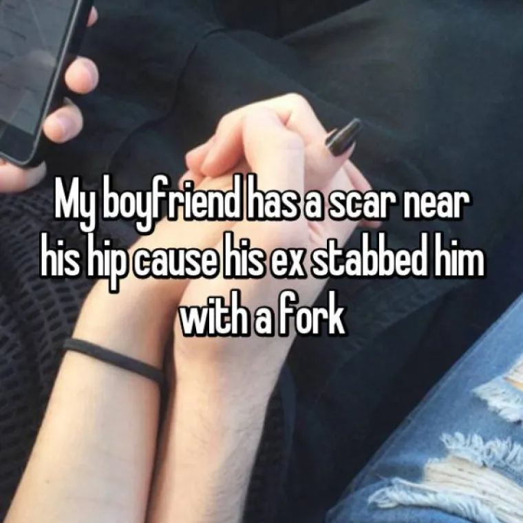 Moj dečko ima ožiljak kod kuka jer ga je biv&scaron;a ubola vilicom.