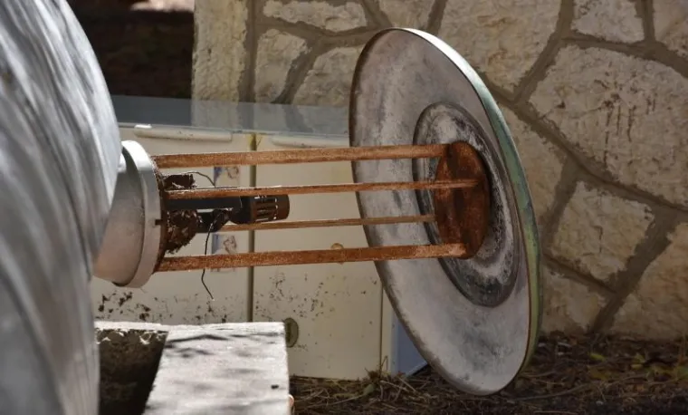 POSLJEDICE NEVREMENA U DALMACIJI: Olujni vjetar u &Scaron;ibeniku sru&scaron;io i masivni stup javne rasvjete!