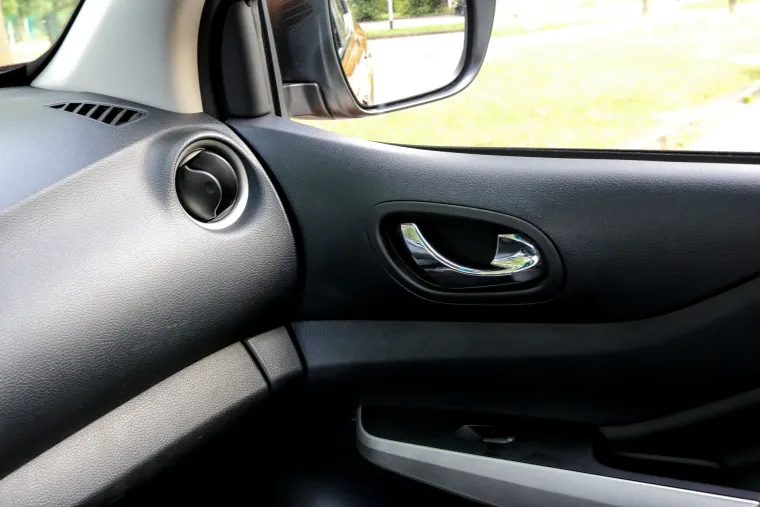 NISSAN NAVARA: Unutra&scaron;njost je u skladu s vanj&scaron;tinom, bogata, luksuzna i kvalitetna