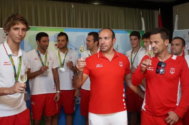 POVRATAK SREBRNIH: Janica dočekala hrvatske vaterpoliste na Plesu