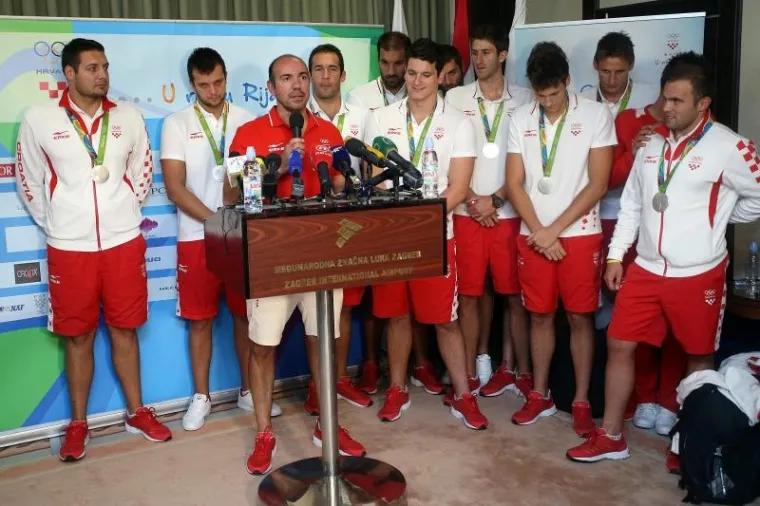 POVRATAK SREBRNIH: Janica dočekala hrvatske vaterpoliste na Plesu