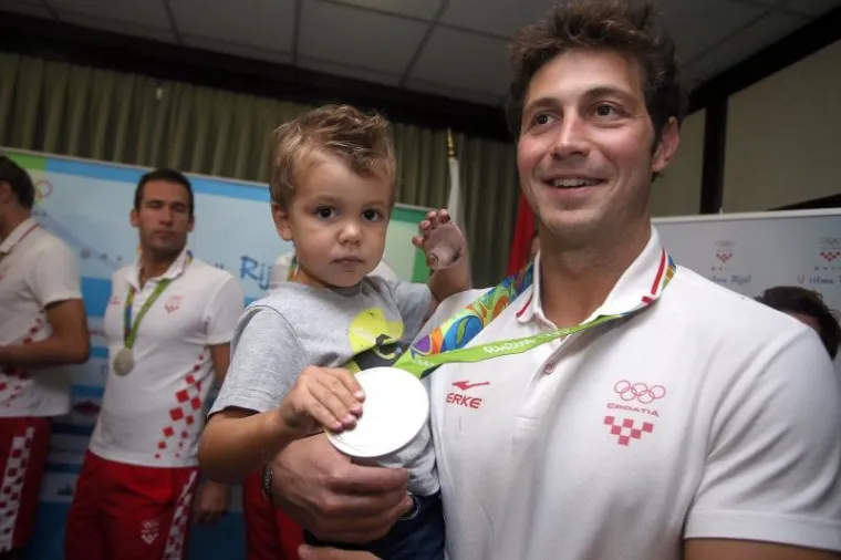 POVRATAK SREBRNIH: Janica dočekala hrvatske vaterpoliste na Plesu