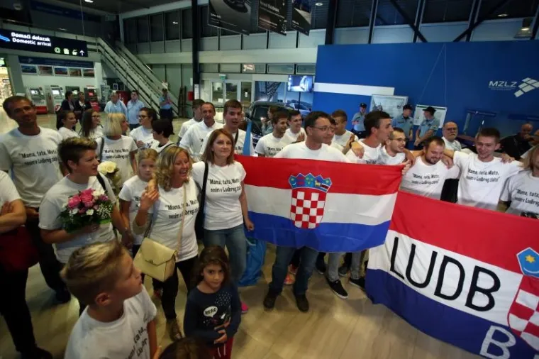 LUDILO NA PLESU: Ovako je izgledao doček najmlađoj hrvatskoj osvajačici zlata iz Rija