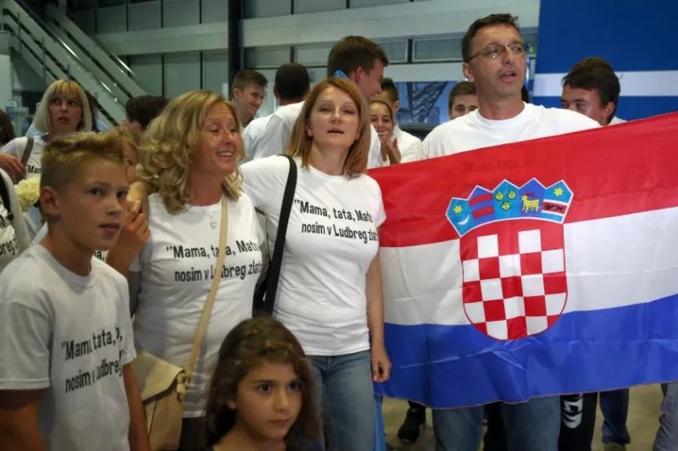 LUDILO NA PLESU: Ovako je izgledao doček najmlađoj hrvatskoj osvajačici zlata iz Rija