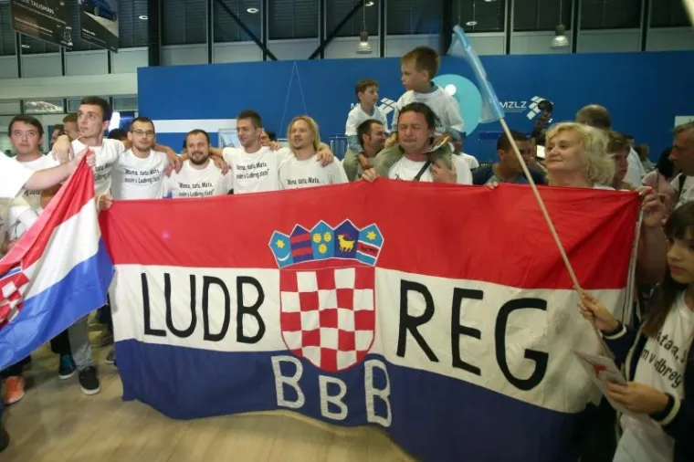 LUDILO NA PLESU: Ovako je izgledao doček najmlađoj hrvatskoj osvajačici zlata iz Rija