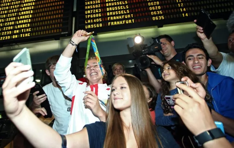 LUDILO NA PLESU: Ovako je izgledao doček najmlađoj hrvatskoj osvajačici zlata iz Rija