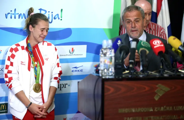 Zlatna Sara Kolak vratila se u Hrvatsku: na Plesu ju dočekali obitelj, prijatelji i raspjevana atmosfera