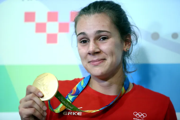 Zlatna Sara Kolak vratila se u Hrvatsku: na Plesu ju dočekali obitelj, prijatelji i raspjevana atmosfera