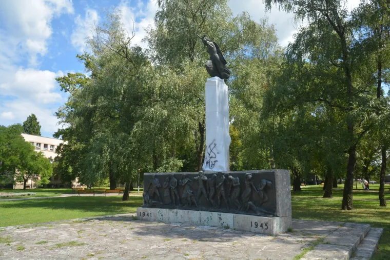 Sisak: Spomenik palim borcima autora opet i&scaron;aran grafitima