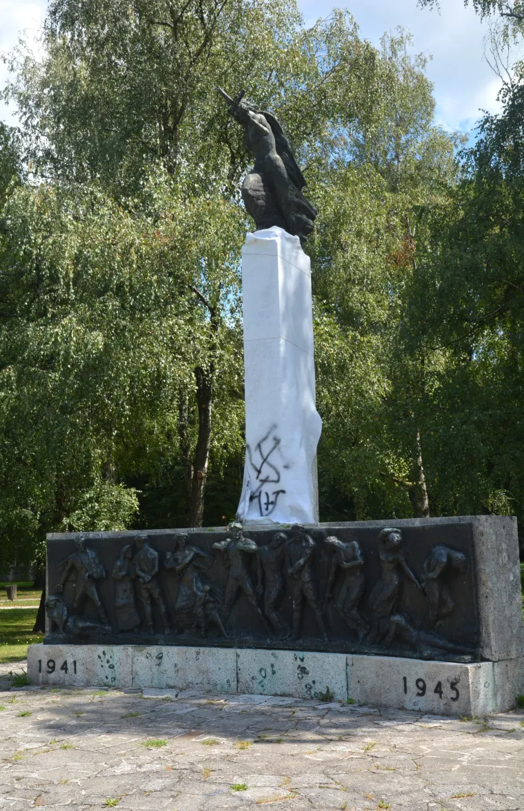 Sisak: Spomenik palim borcima autora opet i&scaron;aran grafitima