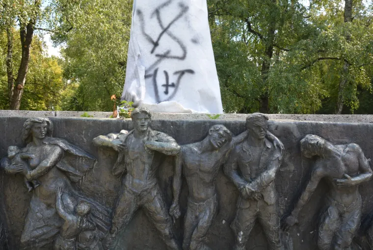 Sisak: Spomenik palim borcima autora opet i&scaron;aran grafitima