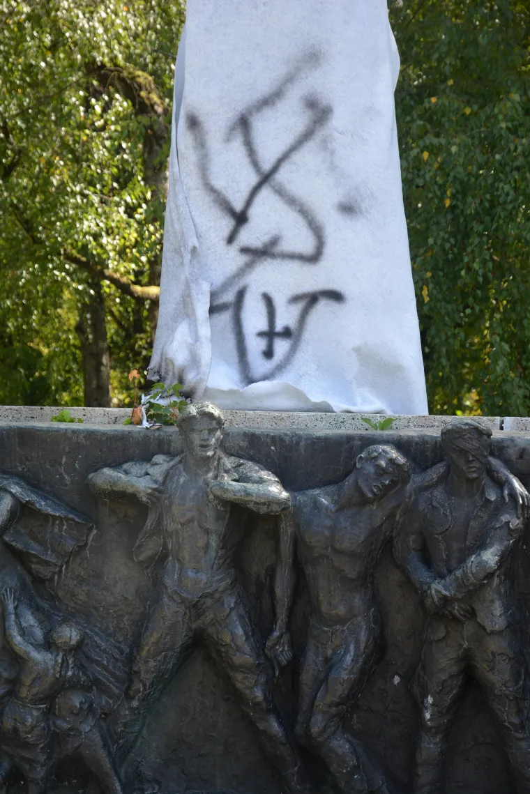 Sisak: Spomenik palim borcima autora opet i&scaron;aran grafitima