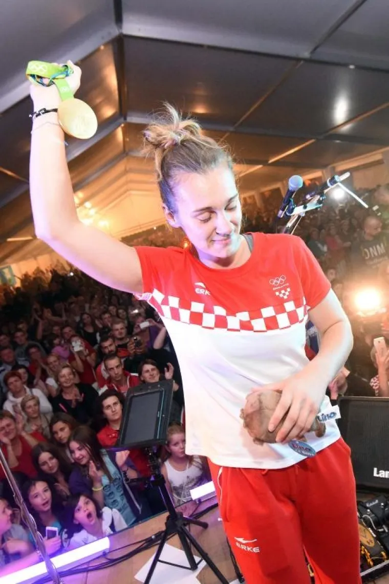 LUDBREG JE GORIO: Ovako je izgledala fe&scaron;ta koju je rodni grad priredio zlatnoj Sari