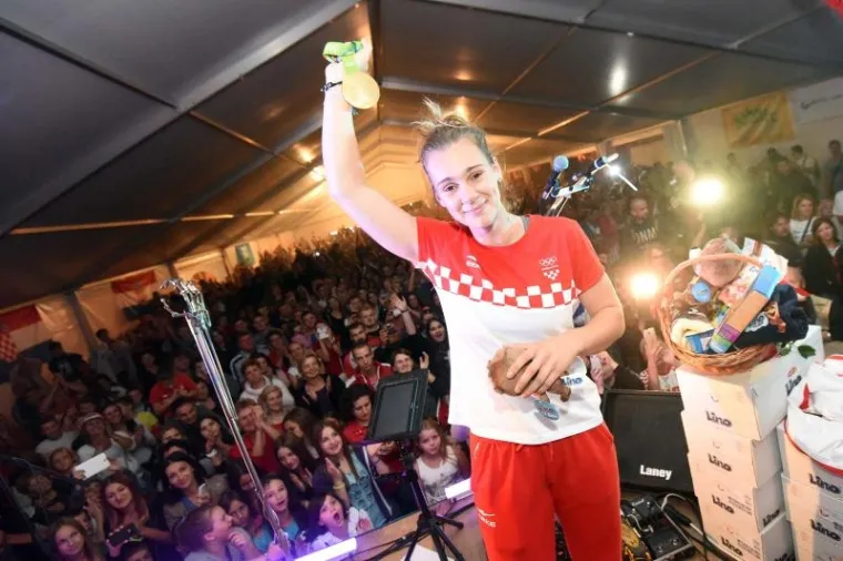 LUDBREG JE GORIO: Ovako je izgledala fe&scaron;ta koju je rodni grad priredio zlatnoj Sari