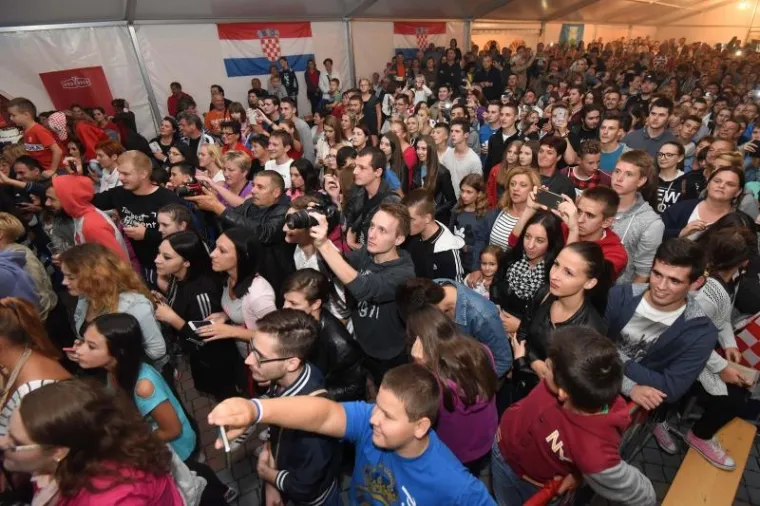 LUDBREG JE GORIO: Ovako je izgledala fe&scaron;ta koju je rodni grad priredio zlatnoj Sari