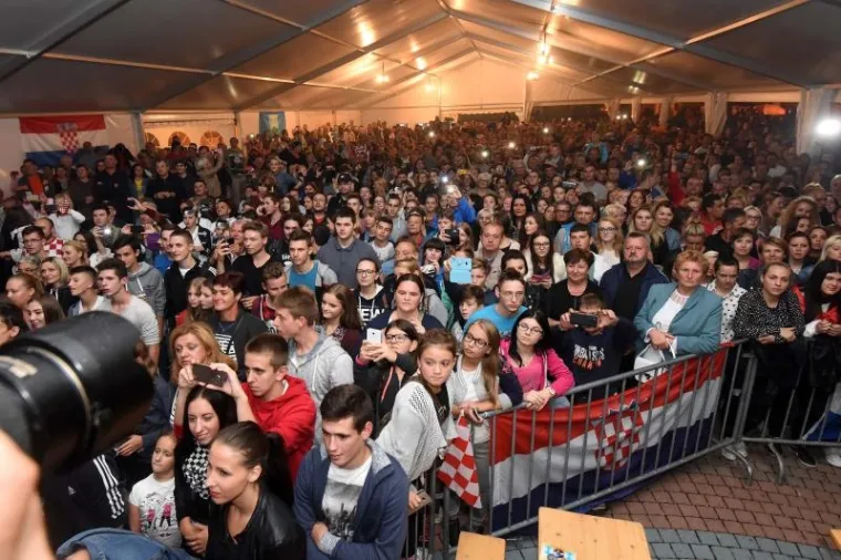 LUDBREG JE GORIO: Ovako je izgledala fe&scaron;ta koju je rodni grad priredio zlatnoj Sari