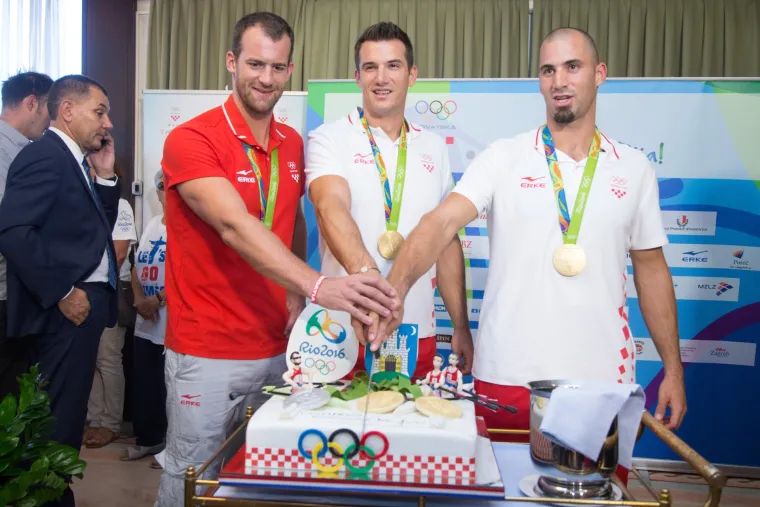 U Zagreb se vratili i trofejni veslači: dočekali ih navijači, prijatelji i članovi obitelji
