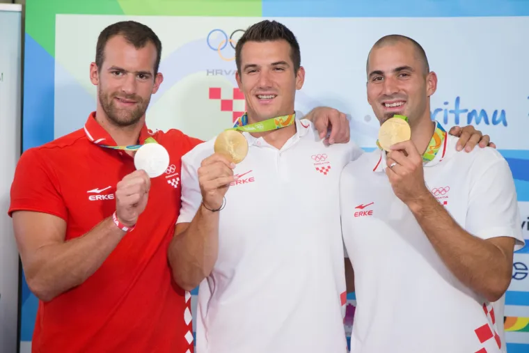 U Zagreb se vratili i trofejni veslači: dočekali ih navijači, prijatelji i članovi obitelji