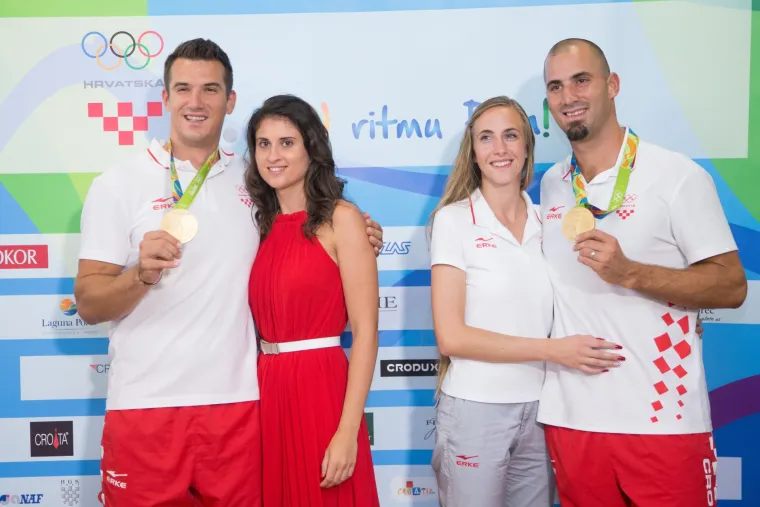 U Zagreb se vratili i trofejni veslači: dočekali ih navijači, prijatelji i članovi obitelji