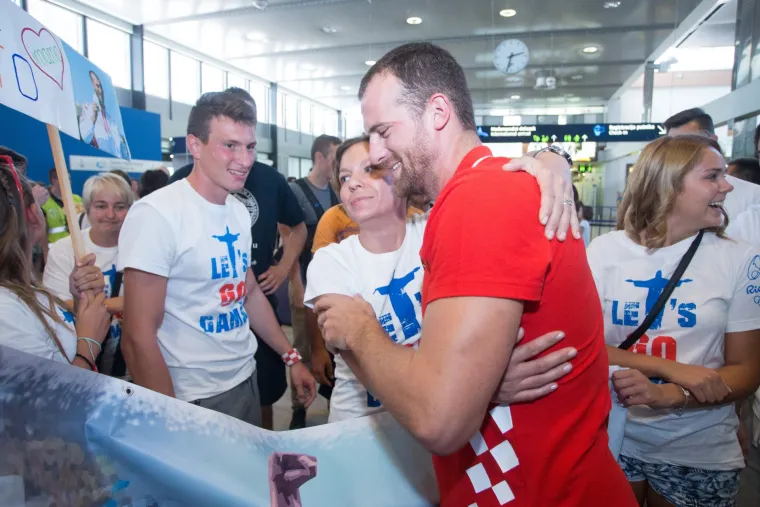 U Zagreb se vratili i trofejni veslači: dočekali ih navijači, prijatelji i članovi obitelji