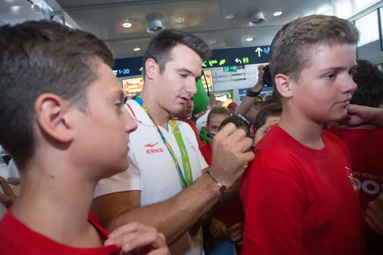 U Zagreb se vratili i trofejni veslači: dočekali ih navijači, prijatelji i članovi obitelji