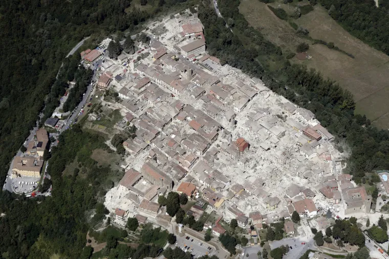 Fotografije iz zraka najbolje pokazuju razmjere potresa u Italiji: gradovi su gotovo sravnjeni sa zemljom