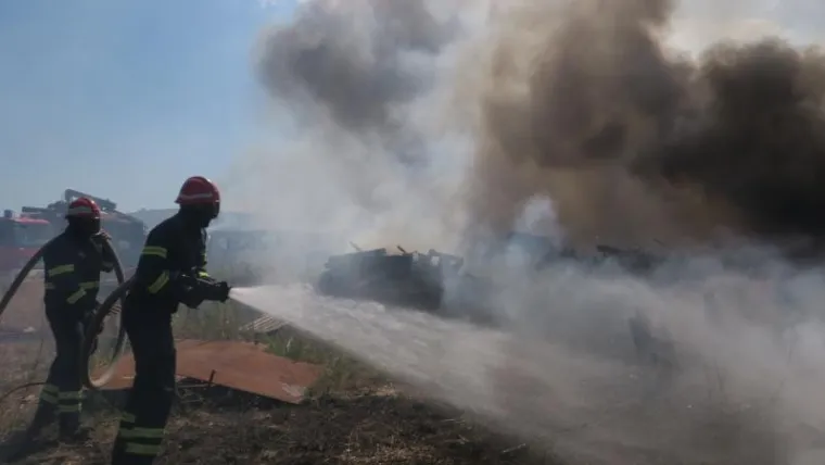VELIKI POŽAR KOD TROGIRA: Na terenu 60-ak vatrogasaca i dva kanadera