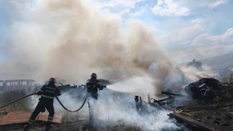 VELIKI POŽAR KOD TROGIRA: Na terenu 60-ak vatrogasaca i dva kanadera