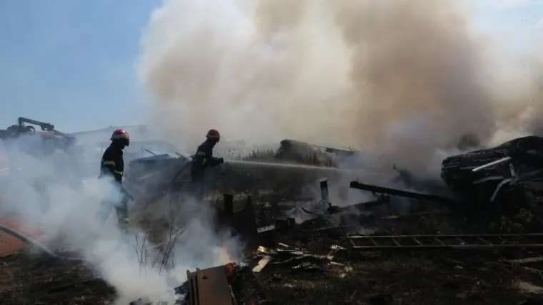 VELIKI POŽAR KOD TROGIRA: Na terenu 60-ak vatrogasaca i dva kanadera
