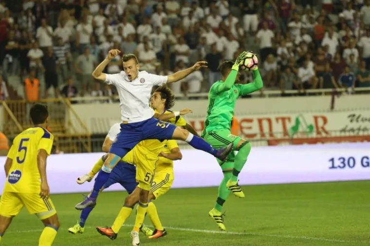 UŽARENA ATMOSFERA NA POLJUDU: Hajdukovi navijači priredili pakao Maccabiju